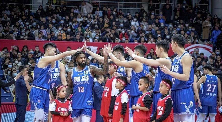 中国男篮热身赛击败青岛队